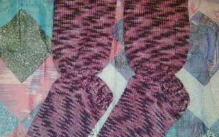 Uudet pitkävartiset violetinsävyiset villasukat (koko 39-40)