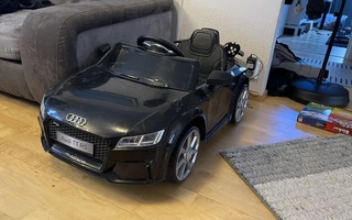 Lasten yksipaikkainen Audi TT RS sähköauto