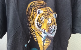 Tiikeri painatus t-paita