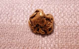 Kultahippu-riipus, Lapin kultaa, 15x13 mm, 10.25 g,