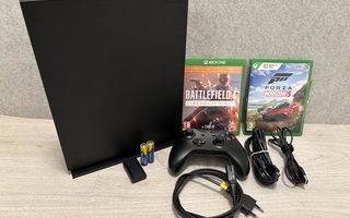 Pelikonsoli Xbox One X + Pelit