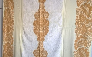 Marimekko - Valmispöytäliina - Ananas - 155x235 cm