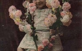 LAPSI / Punatukkainen tyttö ja hortensian oksat. 1900-l.