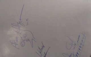 Miles Davis bändin nimikirjoituksia & piirustuksia paperilla