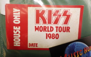 KISS - WORLD TOUR 1980, BACKSTAGE PASSI