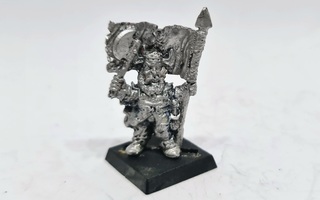 Warhammer Fantasy - Ironclaw Dwarf Standard Bearer [G87]