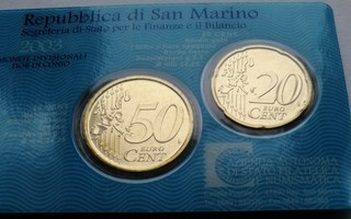 San Marino  20 cent ja 50 cent  2003 kotelossa.