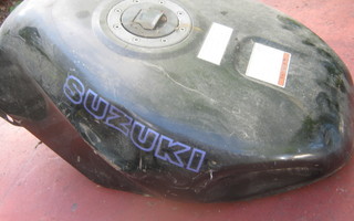 Suzuki RG125F bensatankki