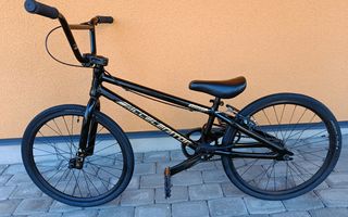 BMX racing pyörä, rengaskoko 20 x 1 / 3/8