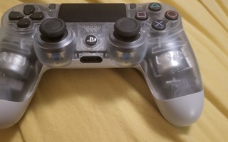 Läpinäkyvä (transparent) PS4 ohjain harvinaisuus edition