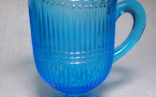 Nuutajärven lasitehdas, jalallinen kermakko, sininen