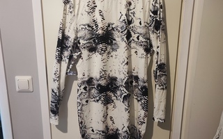 Uusi mekko koko 48 (2XL)