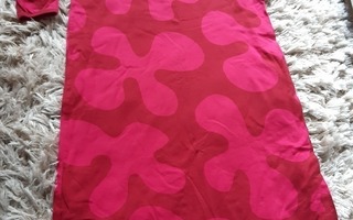 Marimekko yöpaita punainen-pinkki 150cm