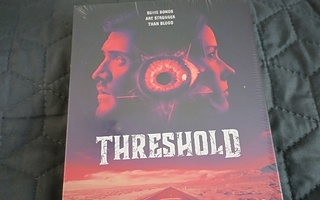 Threshold Blu-ray slipcover **muoveissa**