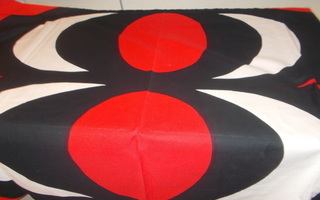 Marimekko, Kaivo kangas, punainen