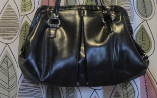 Musta vintage- henkinen käsilaukku