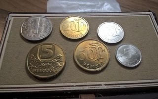 Suomalaisia kolikoita / vanhoja rahoja vuodelta 1990