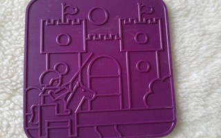 Tupperware piirrustuslevy : linna + ritari violetti