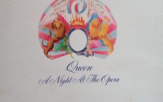 LP-LEVY: QUEEN : A NIGHT AT THE OPERA