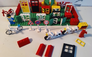 Lego setti, ovia, ikkunoita ym.