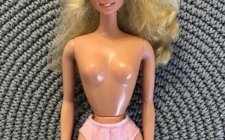 Mattel: Barbie -nuken vaaleanpunaiset alushousut (90-luku)