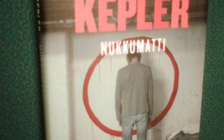 Lars Kepler  NUKKUMATTI ( 1 p. 2013 ) Sis.pk:t