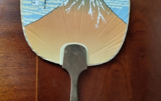 Japanilainen viuhka, fuji-vuori, pit. 28 cm lev. 17 cm