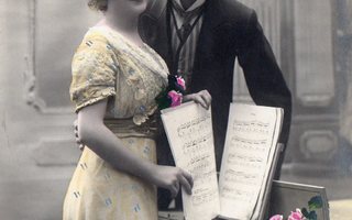 Vanha postikortti- romantiikkaa ja musiikkia
