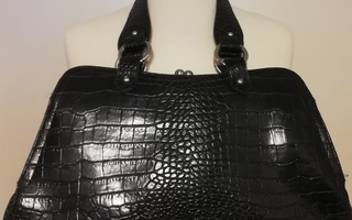 Käsilaukku, musta, koko: 38x20 cm.