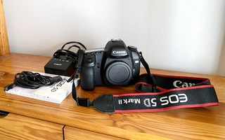Canon EOS 5D Mark II järjestelmäkamera runko
