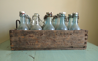 Hartwall pullolaatikko ja pullot, erittäin vanha