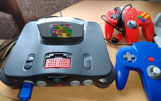 Nintendo 64 Konsoli + 2 Ohjainta + 3 peliä