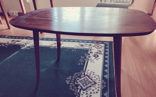 Pöytä