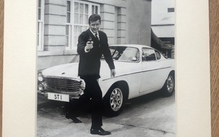 Roger Moore , Pyhimys ja Volvo 1800S