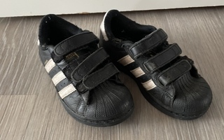 Adidas matalavartiset lenkkarit koossa 28.