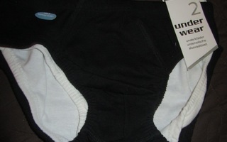 Uusi setti poikien alushousut, 2 kpl. Mustat ja valkoiset