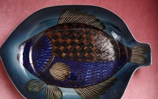 Gunvor Olin-Grönqist Arabia atelje seinätaulu kala aihe