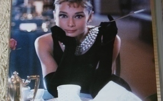 Aamiainen Tiffanylla (DVD) – Audrey Hepburn