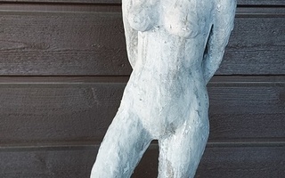 Jussi Mäntynen patsas nainen
