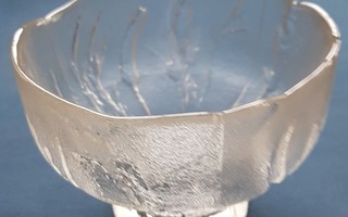 Kaija Aarikka Heiniä kainalossa lasimalja Humppilan lasi