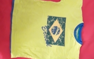 === Brasil T paita koko 122 ostettu Brasiliasta