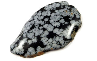Lumihiutale obsidiaani 149.70 karaattia 71.25mm pyörtöhiottu