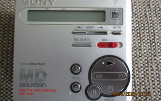 NAUHOITTAVA MINIDISC-SOITIN SONY MZ-R70 