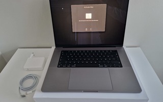 Apple MacBook Pro 16" / M1 Pro / 32 GT RAM / 1 TB SSD