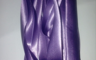 5 metriä satiini vinonauhaa violetti
