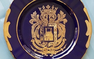 Vaakuna- ja kultakoristeellinen lautanen Málaga, vintage