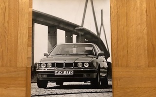 Lehdistökuva BMW E32 750iL 7-sarja