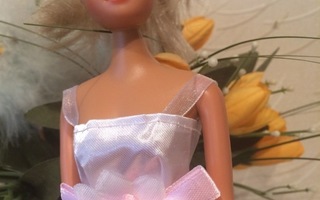 2 ..  Käsintehty Kaunis Party Hame .. Barbie Ym..