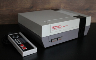 NES 8-bit konsoli (PAL-B/SCN) *Huollettu ja puhdistettu*