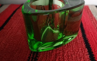 Vihreä sydän lasituikku